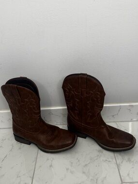 Men's Brown Western Leather Cowboy Boots - Classic Stitch Detail